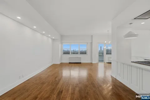 6600 Boulevard East 23D