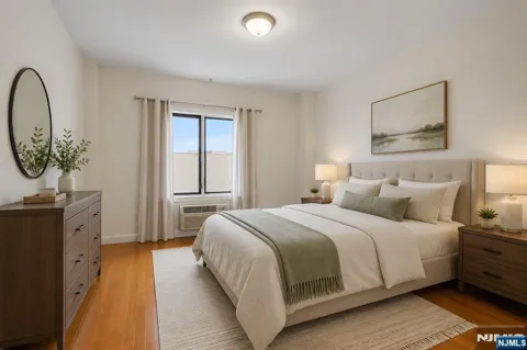 528 52nd Street 201
