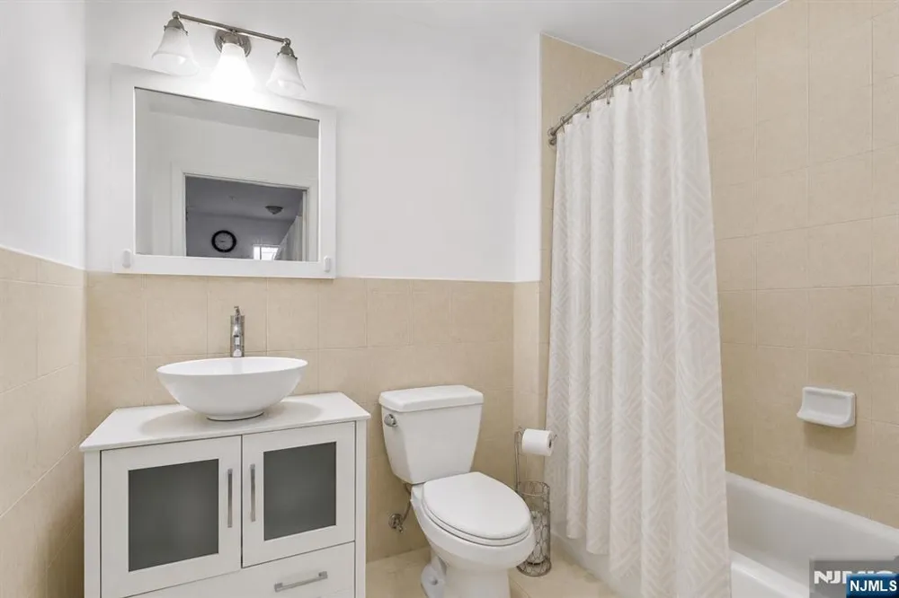 528 52nd Street 201 West New York, NJ 07093