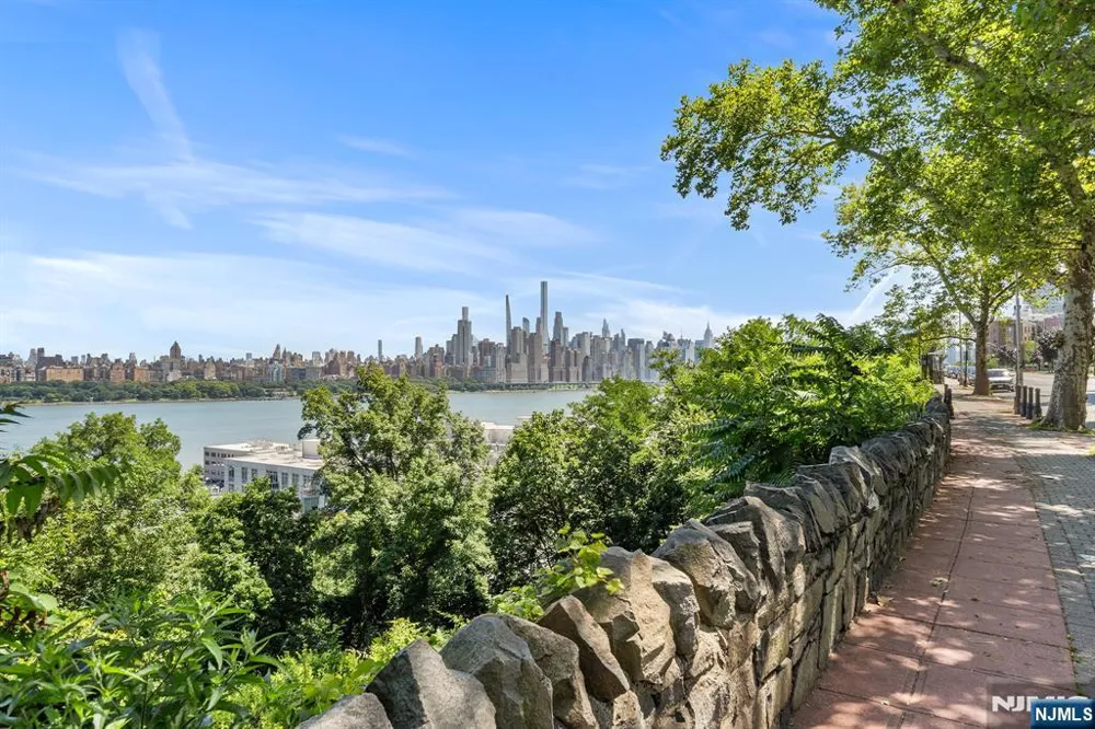7855 Boulevard 26G North Bergen, NJ 07047