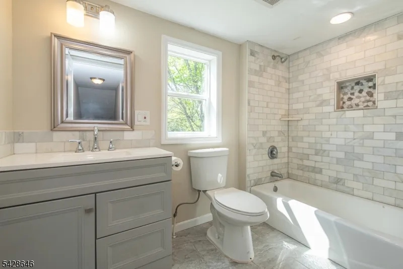 537 Dell Rd Mount Arlington, NJ 07850