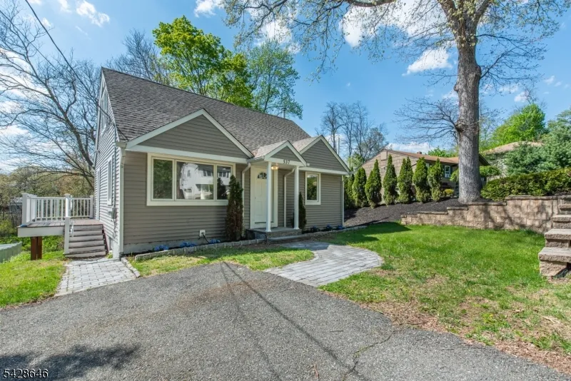 537 Dell Rd Mount Arlington, NJ 07850