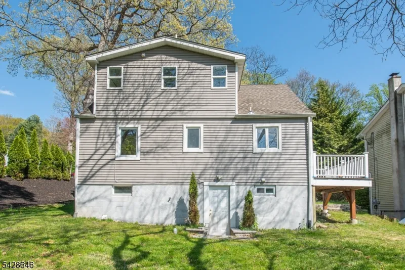 537 Dell Rd Mount Arlington, NJ 07850