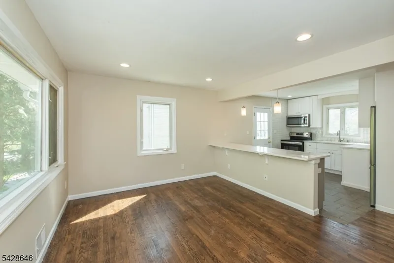 537 Dell Rd Mount Arlington, NJ 07850