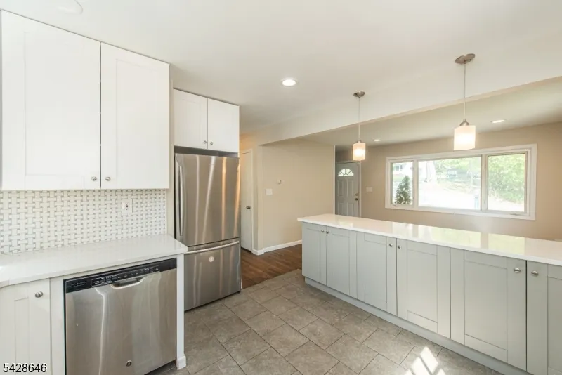537 Dell Rd Mount Arlington, NJ 07850