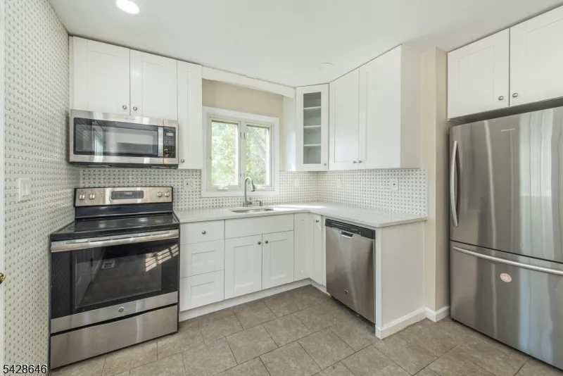 537 Dell Rd Mount Arlington, NJ 07850