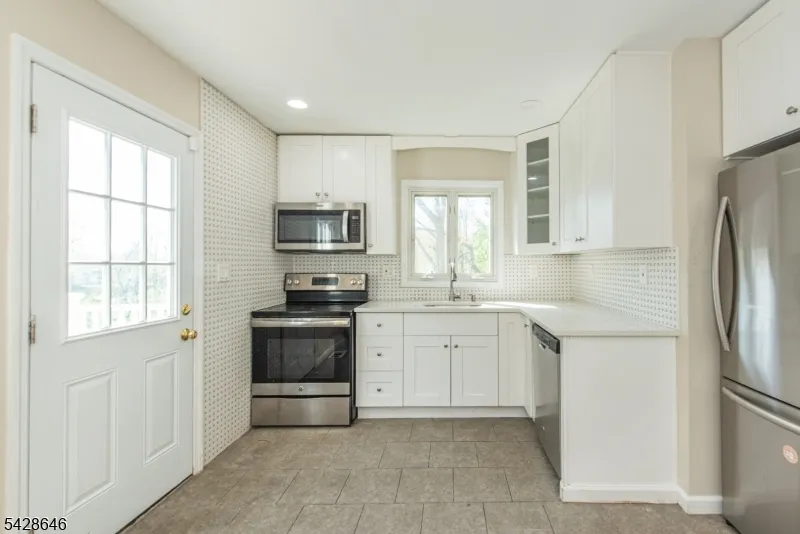 537 Dell Rd Mount Arlington, NJ 07850