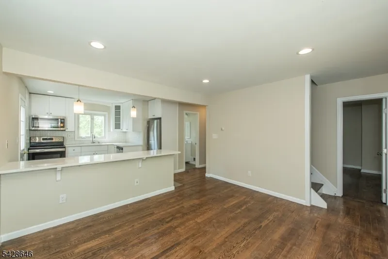 537 Dell Rd Mount Arlington, NJ 07850