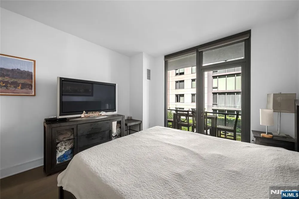 9 Ave At Port Imperial 414 West New York, NJ 07093