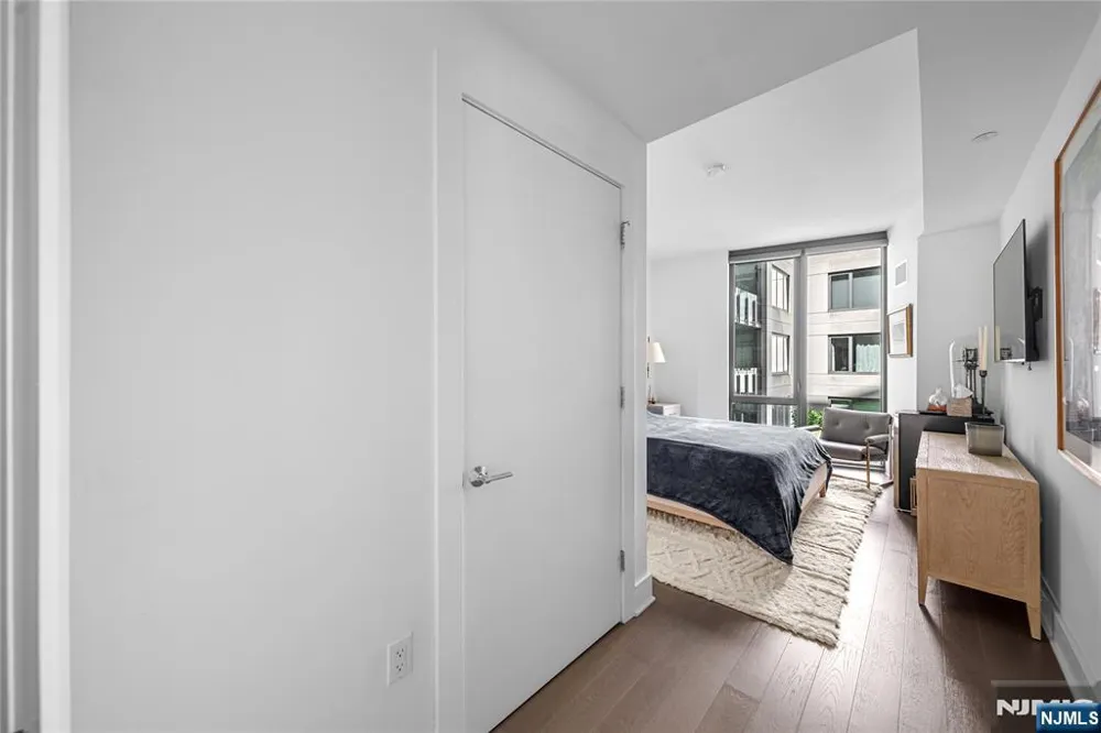 9 Ave At Port Imperial 414 West New York, NJ 07093