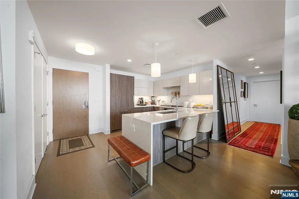 9 Ave At Port Imperial 414 West New York, NJ 07093