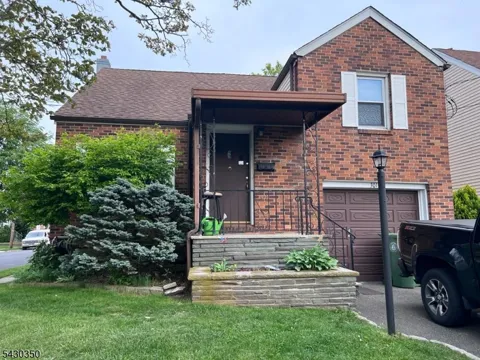 301 W Elm St