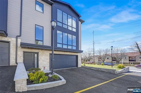 401 B Grand Avenue 401 B