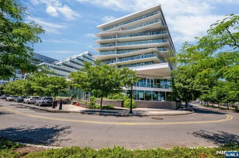 800 Ave At Port Imperial Boulevard 703