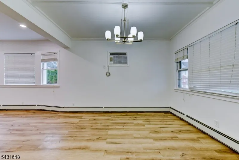 40 Grove St Elmwood Park, NJ 07407