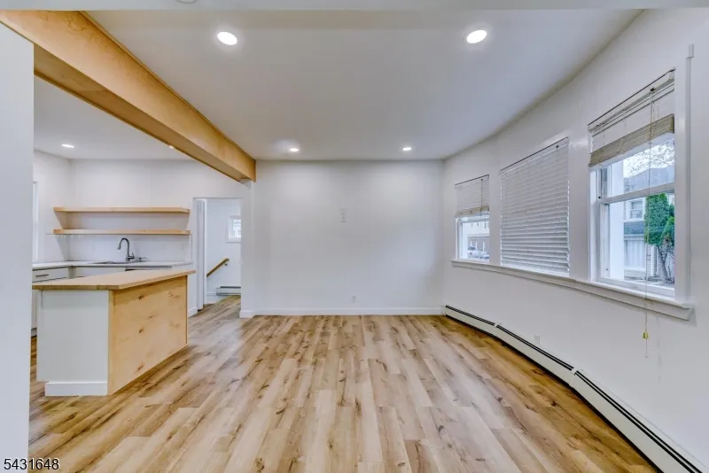 40 Grove St Elmwood Park, NJ 07407