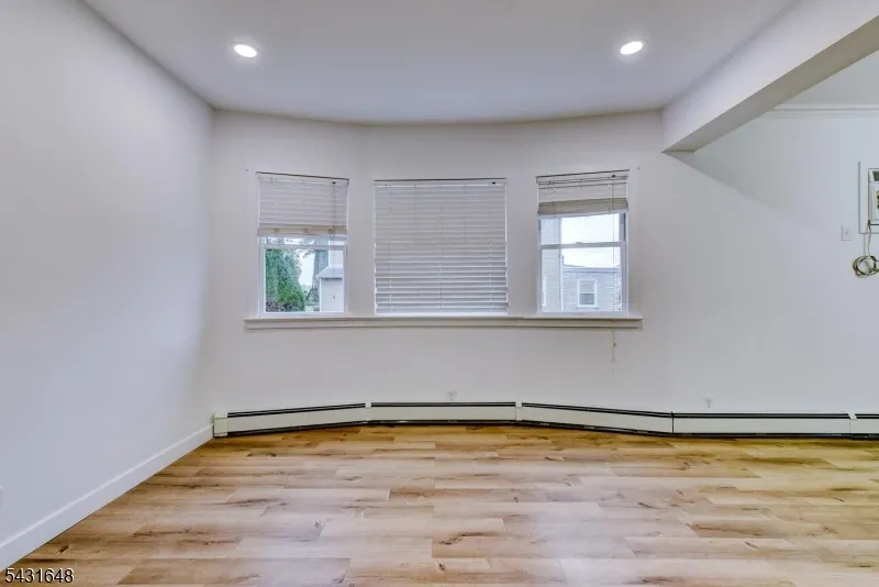40 Grove St Elmwood Park, NJ 07407
