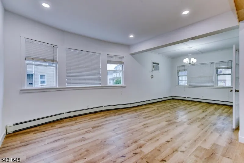 40 Grove St Elmwood Park, NJ 07407