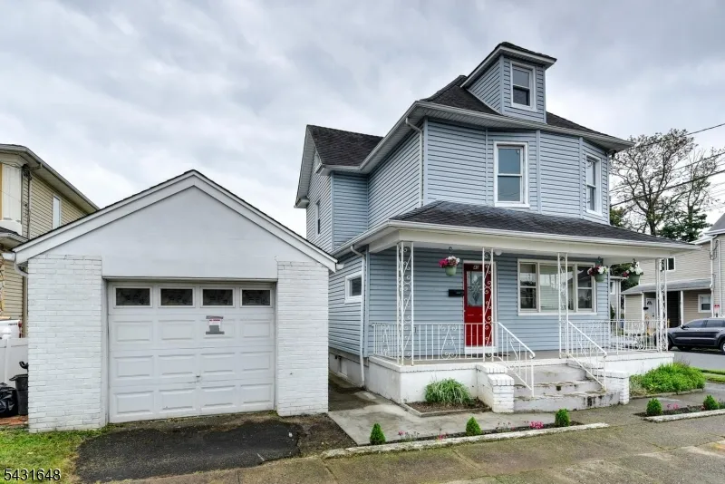 40 Grove St Elmwood Park, NJ 07407
