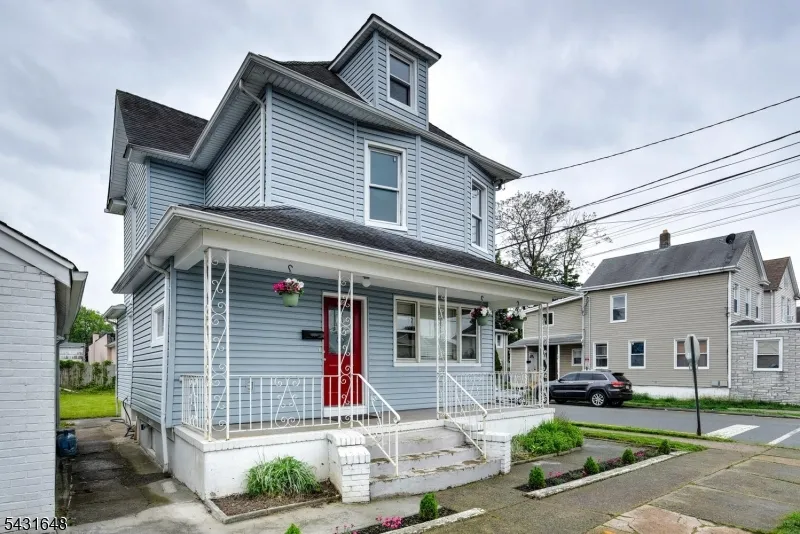 40 Grove St Elmwood Park, NJ 07407