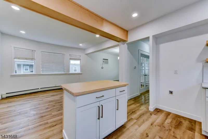 40 Grove St Elmwood Park, NJ 07407