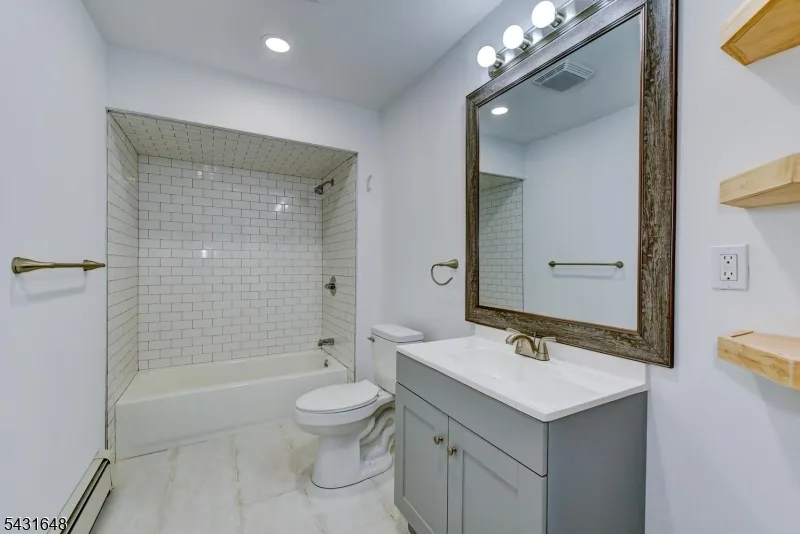 40 Grove St Elmwood Park, NJ 07407