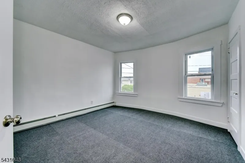 40 Grove St Elmwood Park, NJ 07407
