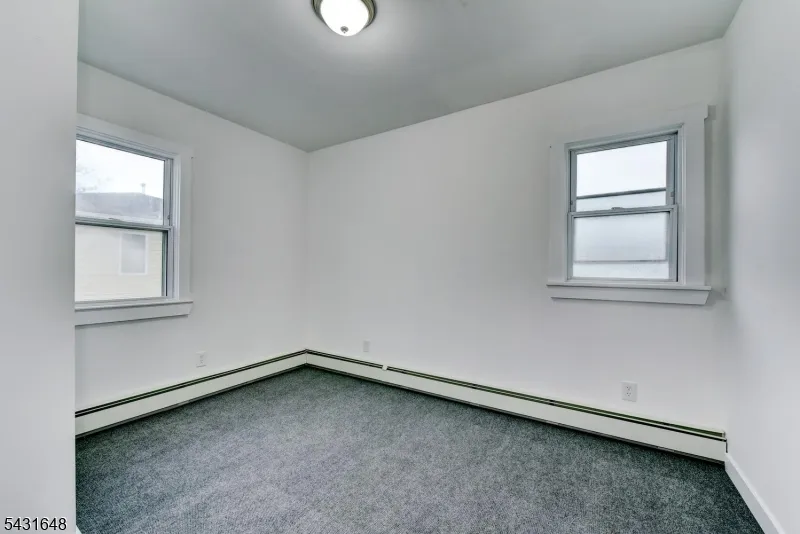 40 Grove St Elmwood Park, NJ 07407