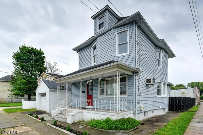 40 Grove St Elmwood Park, NJ 07407
