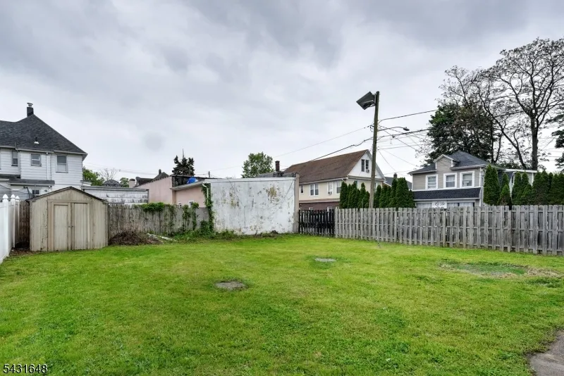 40 Grove St Elmwood Park, NJ 07407