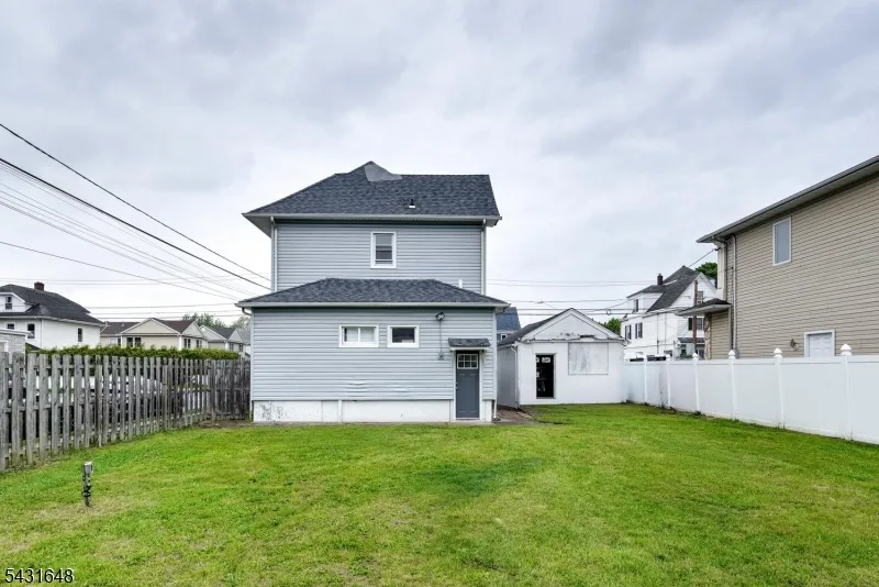 40 Grove St Elmwood Park, NJ 07407