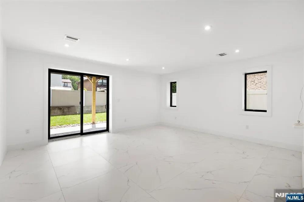 264 Grant Avenue Cliffside Park, NJ 07010