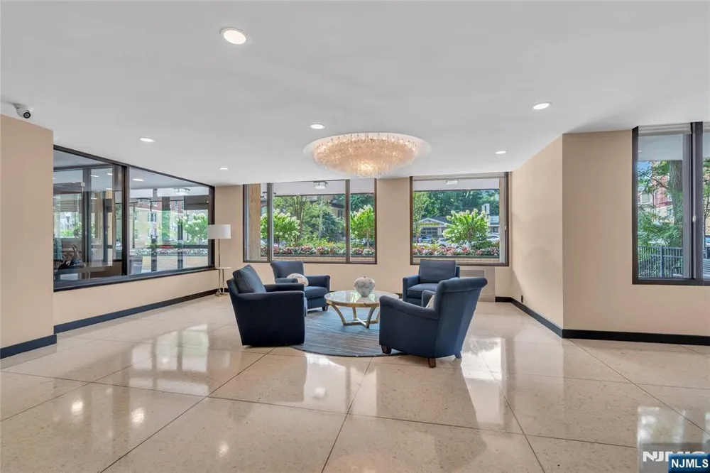 6600 Boulevard East 21J West New York, NJ 07093