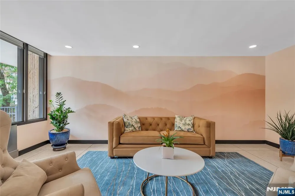 6600 Boulevard East 21J West New York, NJ 07093