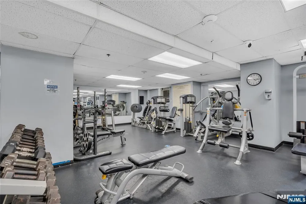 6600 Boulevard East 21J West New York, NJ 07093