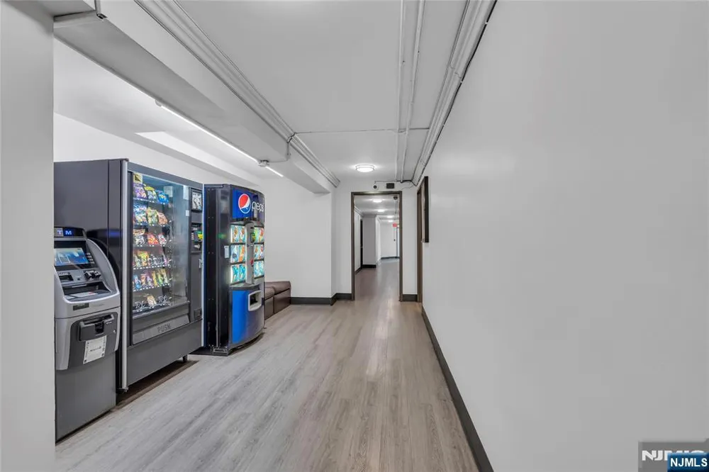 6600 Boulevard East 21J West New York, NJ 07093