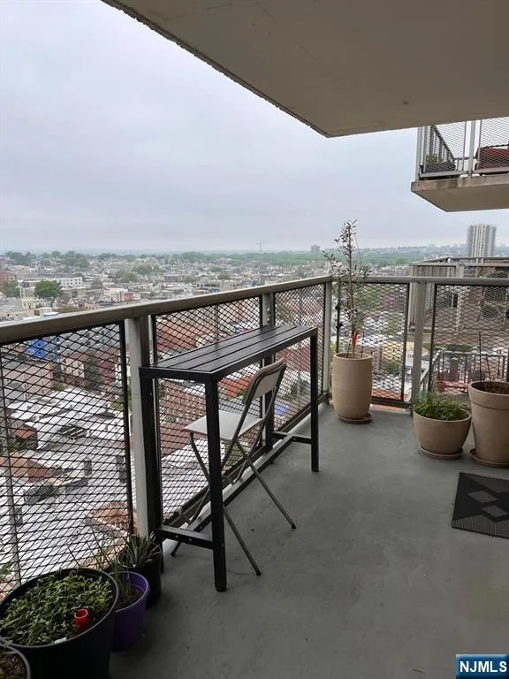 6600 Boulevard East 21J West New York, NJ 07093