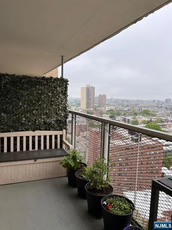 6600 Boulevard East 21J West New York, NJ 07093