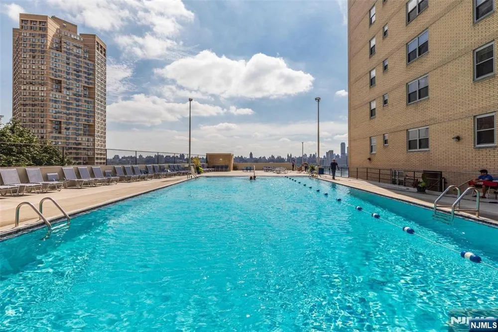 6600 Boulevard East 21J West New York, NJ 07093