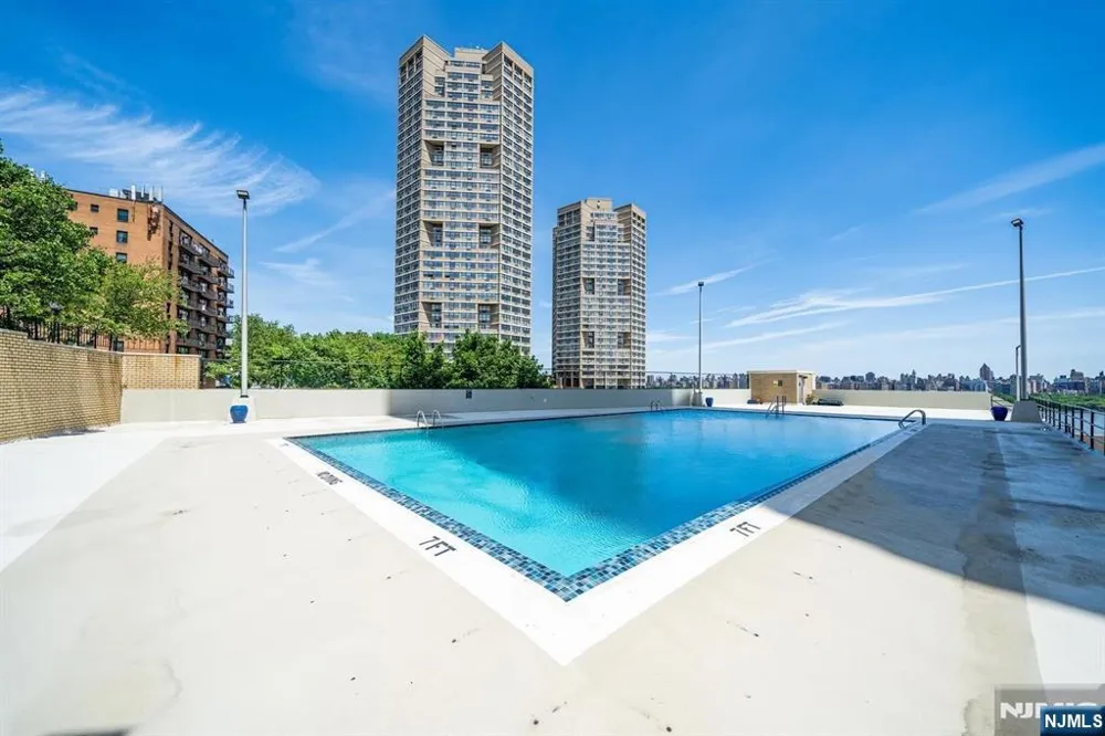 6600 Boulevard East 21J West New York, NJ 07093