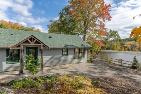 232 W Shore Dr