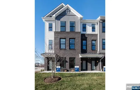 300 Sycamore Street 302