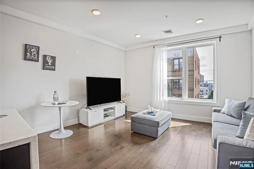 6401 Park Avenue 401 West New York, NJ 07093