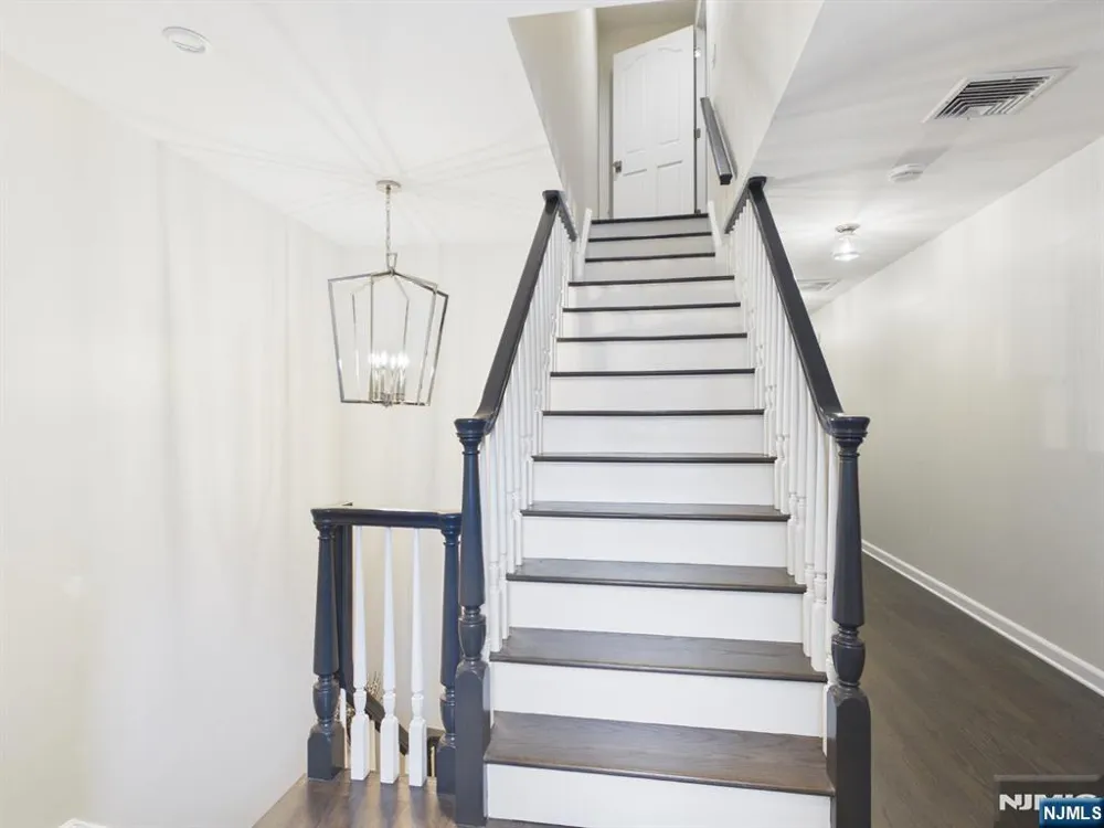 2 Normandy Court Ho-Ho-Kus, NJ 07423