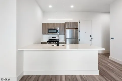 55 Washington St #3E Unit 3E