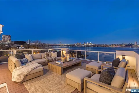 1286 River Road