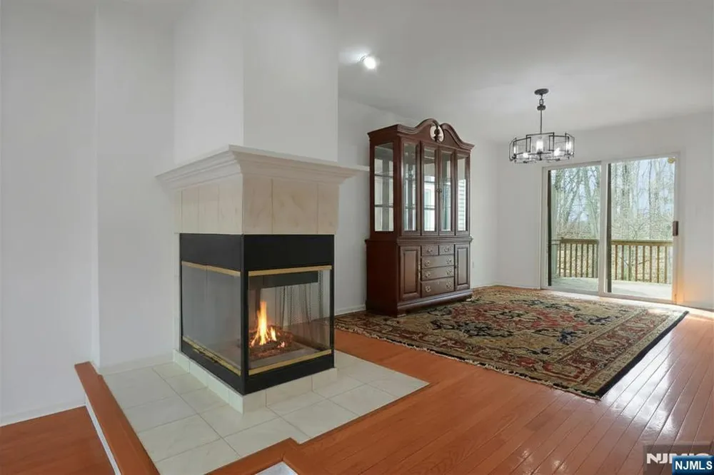 20 Lakeview Drive Old Tappan, NJ 07675