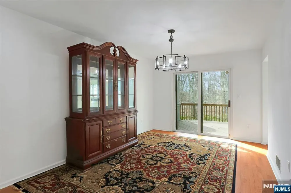 20 Lakeview Drive Old Tappan, NJ 07675