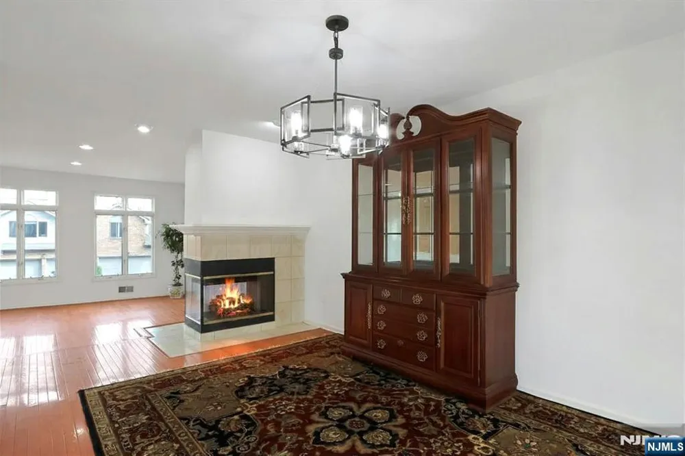 20 Lakeview Drive Old Tappan, NJ 07675