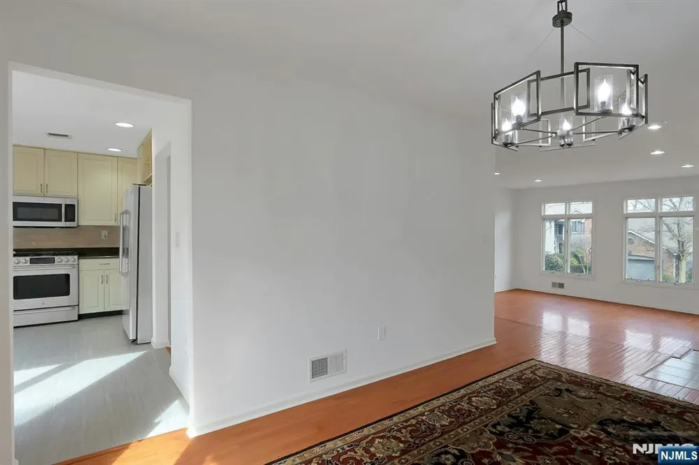 20 Lakeview Drive Old Tappan, NJ 07675